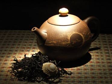 Вкусный чай заваривайте в глине.