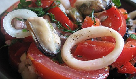 Салат из морепродуктов к судаку